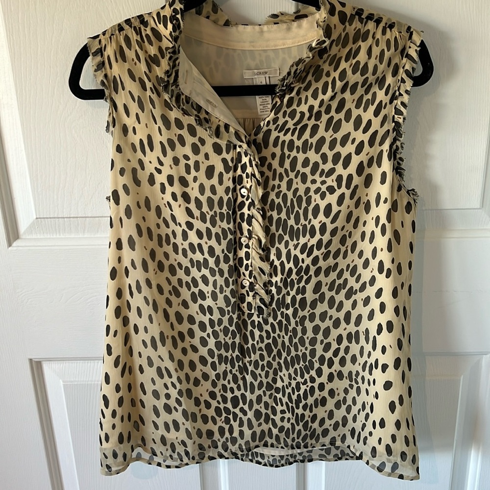 Women’s top size 6